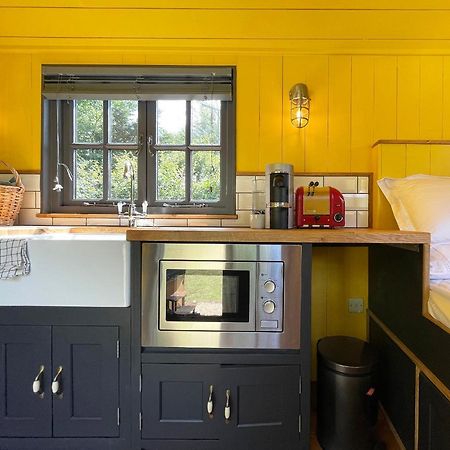 Old King William Shepherd Huts And Private Hot Tubs In North Norfolk Hunworth Extérieur photo