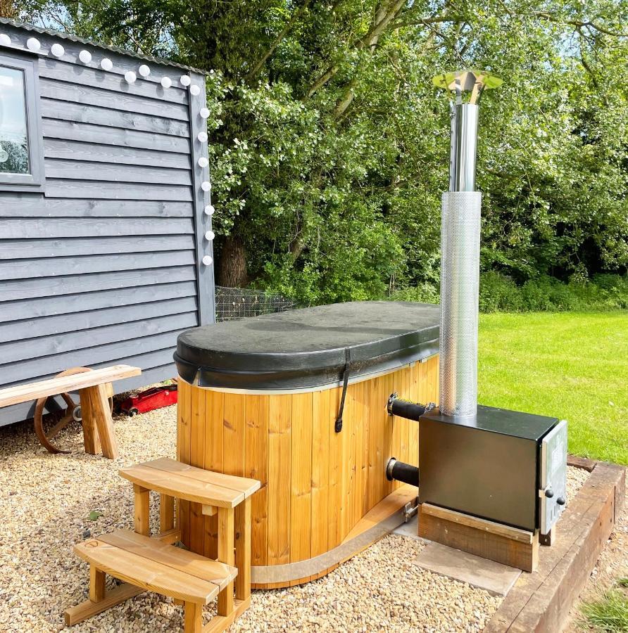 Old King William Shepherd Huts And Private Hot Tubs In North Norfolk Hunworth Extérieur photo