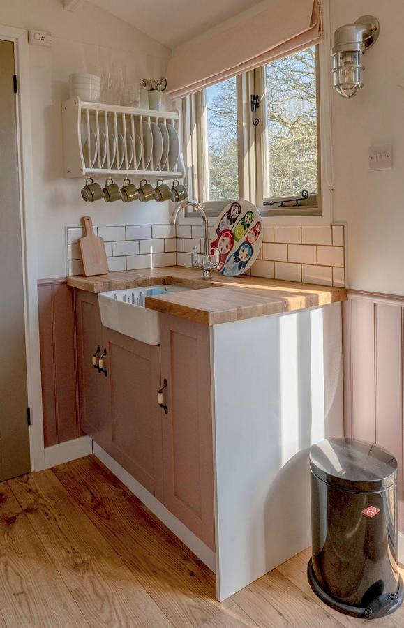 Old King William Shepherd Huts And Private Hot Tubs In North Norfolk Hunworth Extérieur photo