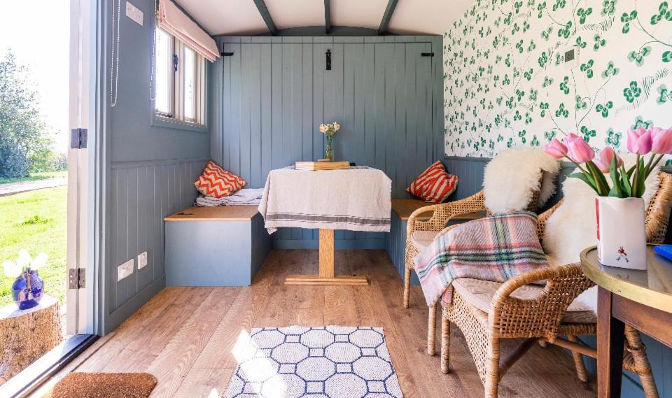 Old King William Shepherd Huts And Private Hot Tubs In North Norfolk Hunworth Extérieur photo