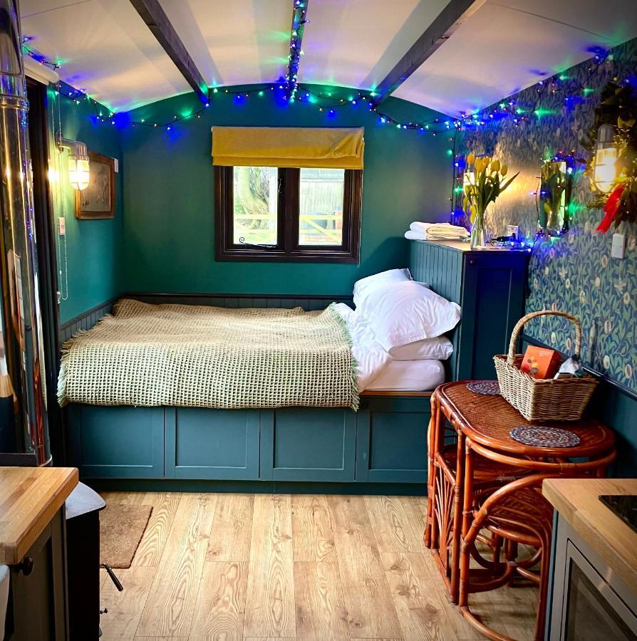 Old King William Shepherd Huts And Private Hot Tubs In North Norfolk Hunworth Extérieur photo