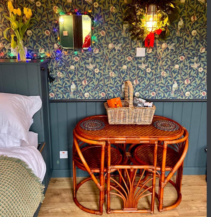 Old King William Shepherd Huts And Private Hot Tubs In North Norfolk Hunworth Extérieur photo