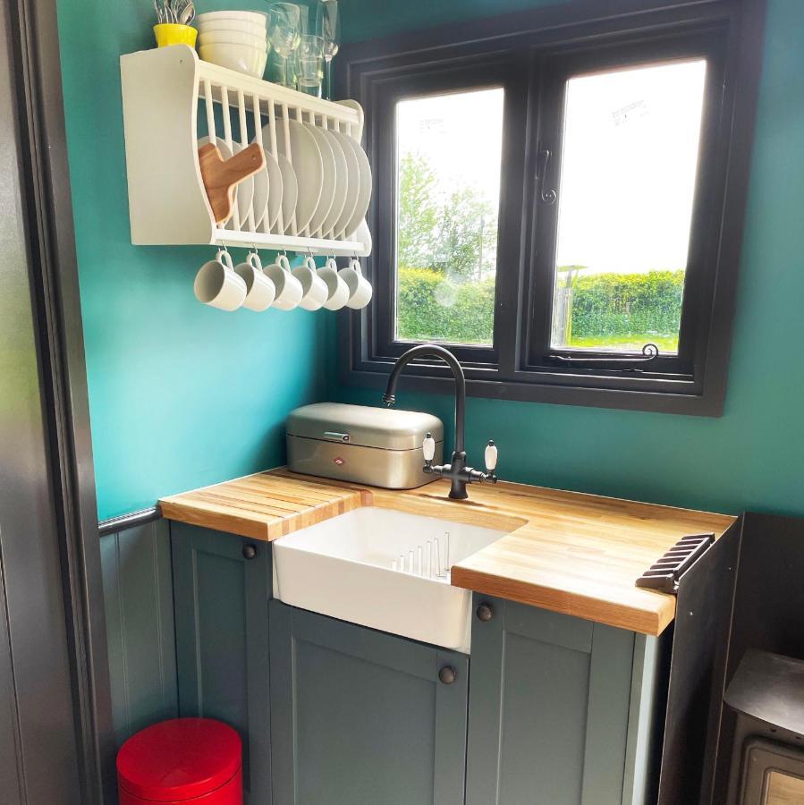 Old King William Shepherd Huts And Private Hot Tubs In North Norfolk Hunworth Extérieur photo