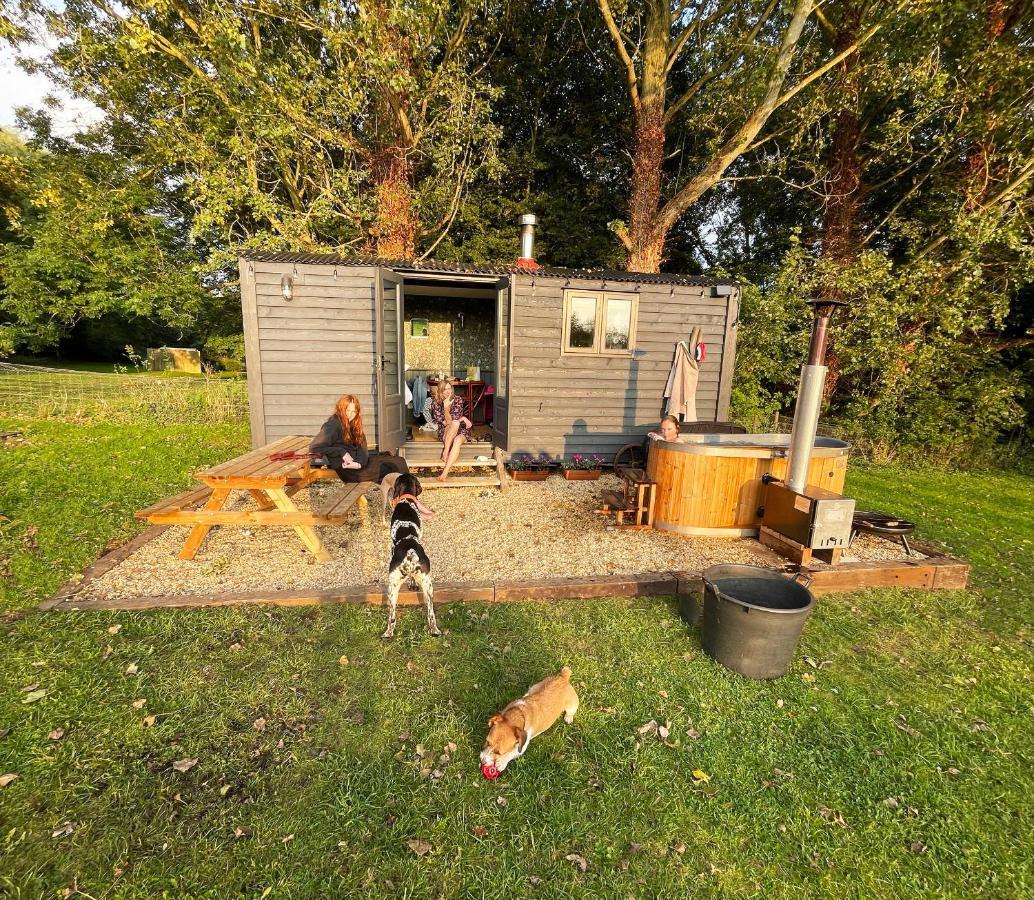 Old King William Shepherd Huts And Private Hot Tubs In North Norfolk Hunworth Extérieur photo