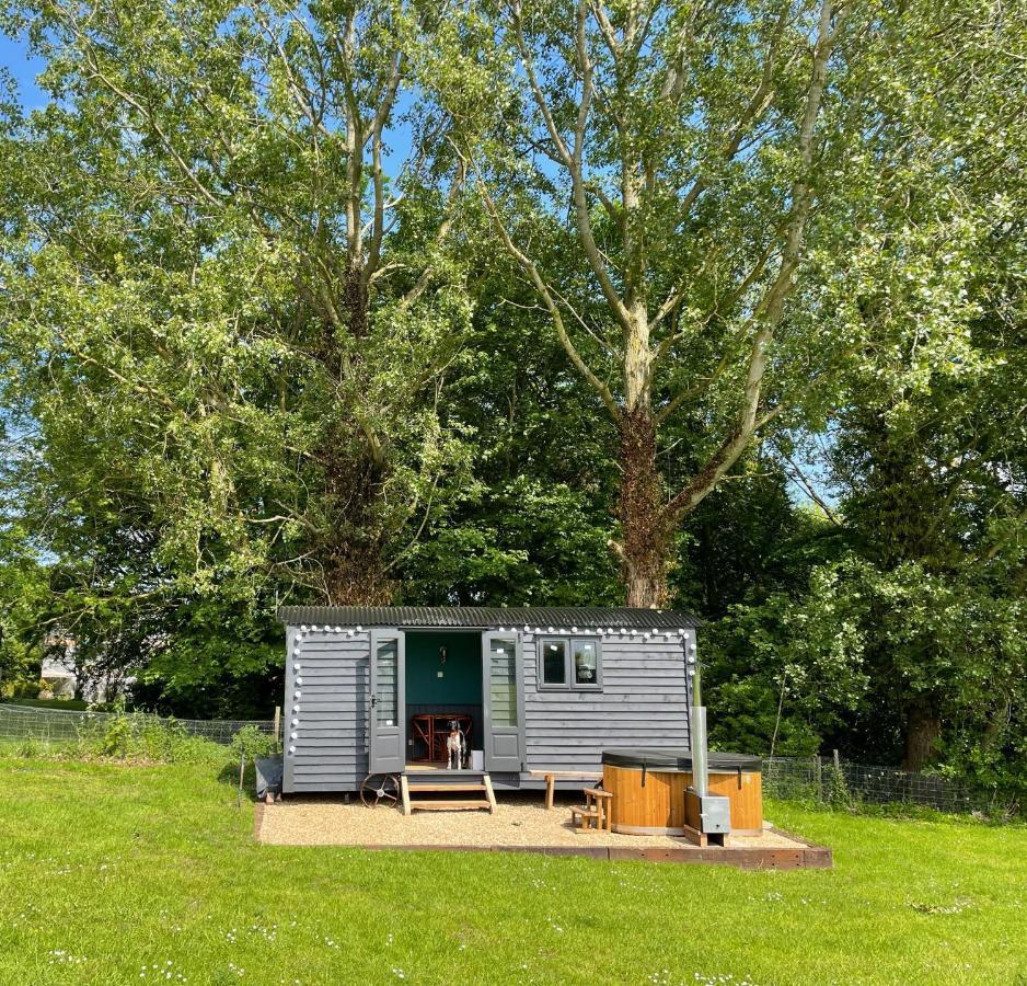Old King William Shepherd Huts And Private Hot Tubs In North Norfolk Hunworth Extérieur photo