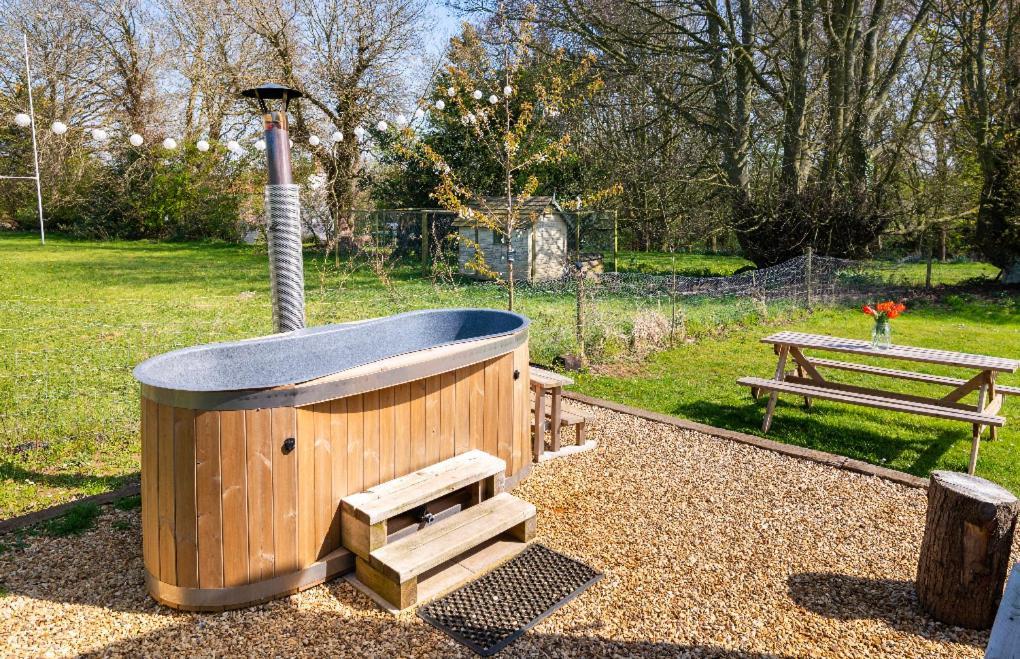 Old King William Shepherd Huts And Private Hot Tubs In North Norfolk Hunworth Extérieur photo