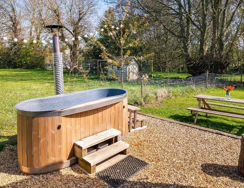 Old King William Shepherd Huts And Private Hot Tubs In North Norfolk Hunworth Extérieur photo