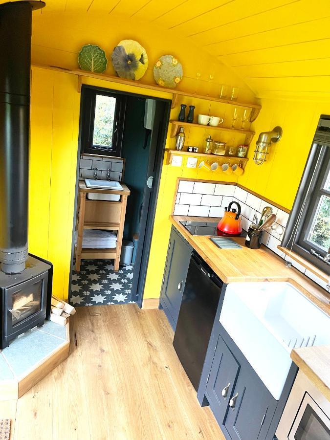 Old King William Shepherd Huts And Private Hot Tubs In North Norfolk Hunworth Extérieur photo