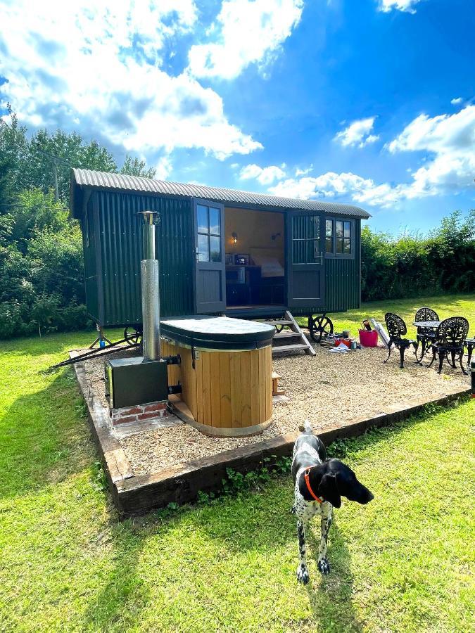 Old King William Shepherd Huts And Private Hot Tubs In North Norfolk Hunworth Extérieur photo