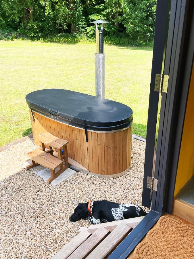Old King William Shepherd Huts And Private Hot Tubs In North Norfolk Hunworth Extérieur photo